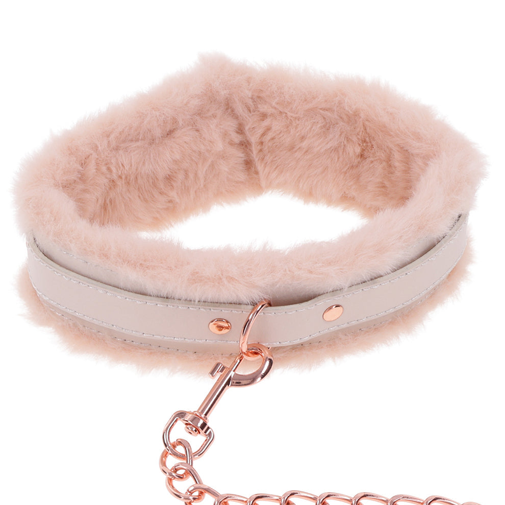 FUR COLLAR AND LEASH